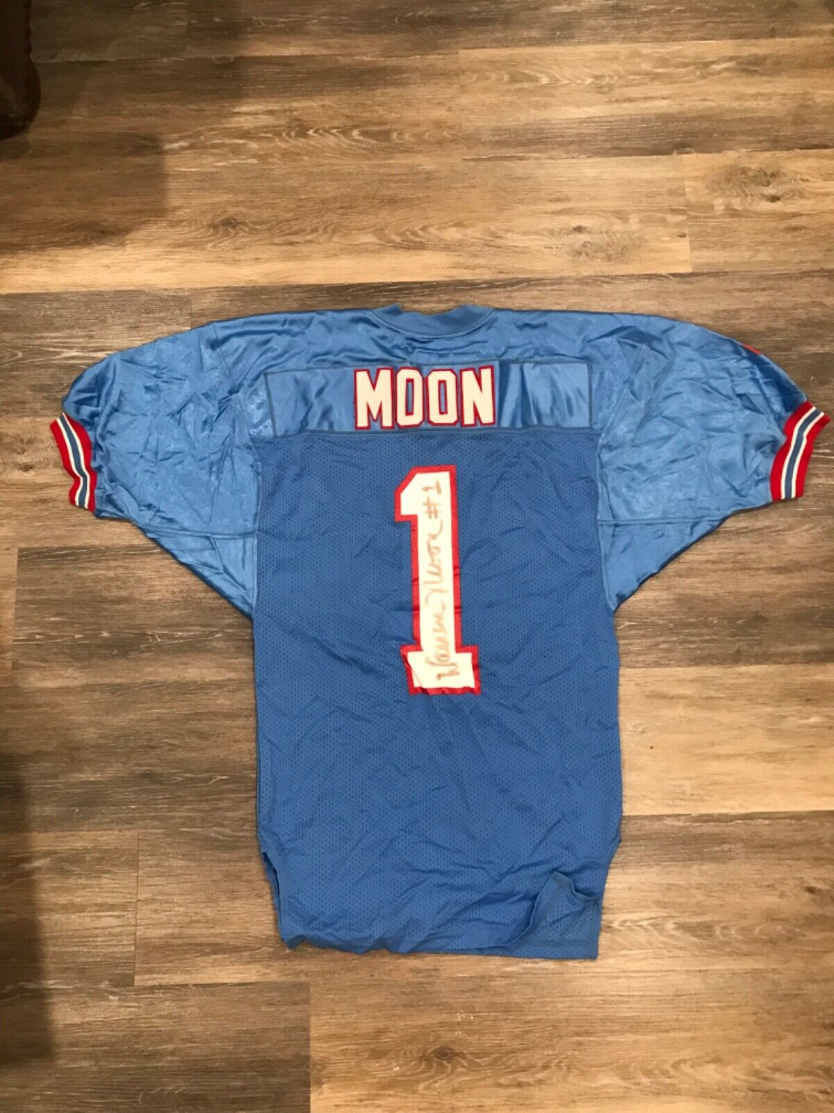 Looking for an authentic signed Warren Moon jersey? Discover useful tips to buy smart and avoid fakes!