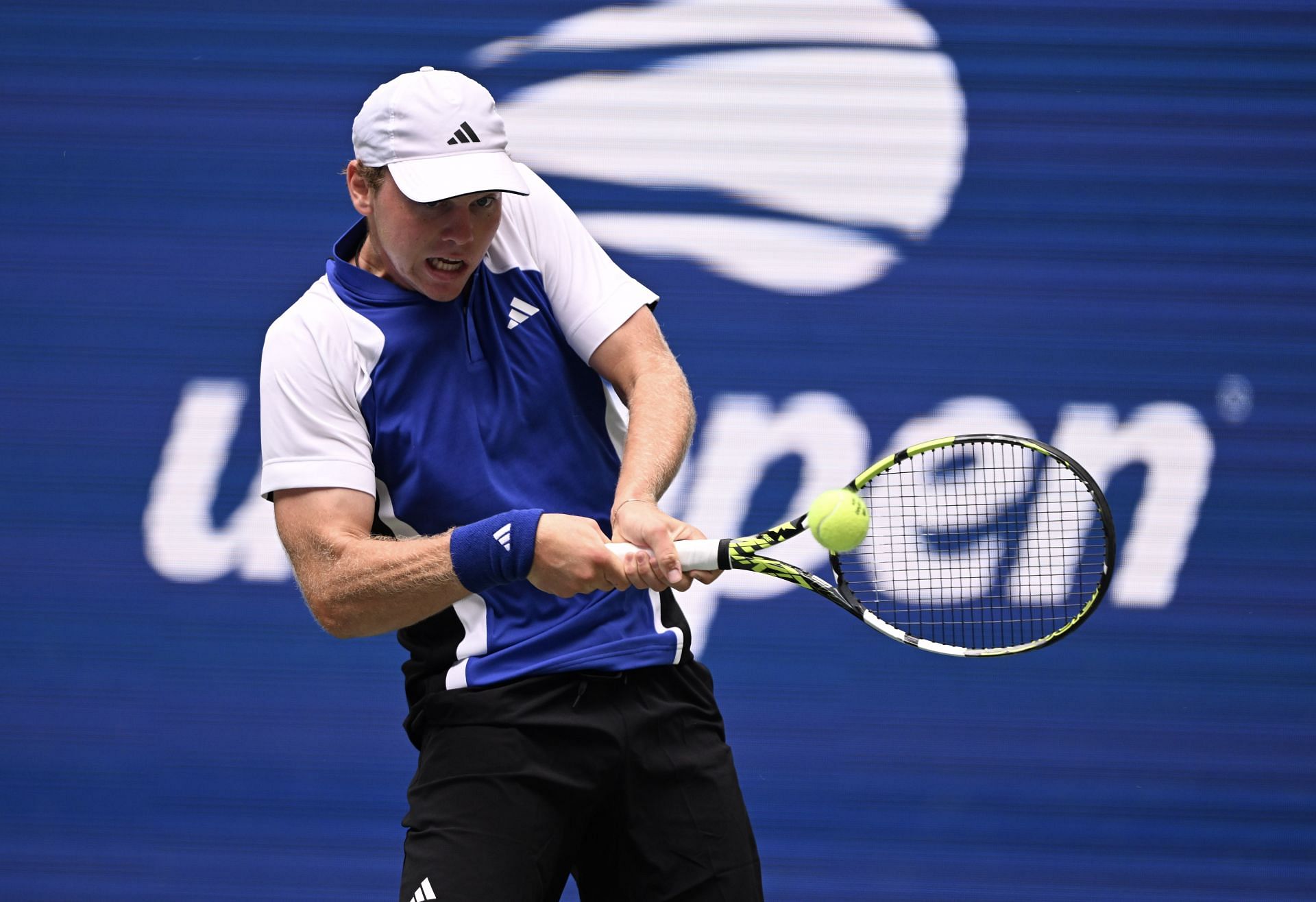 Need an easy Alex Michelsen vs Marcos Giron prediction? Get our straightforward forecast for this big tennis clash!