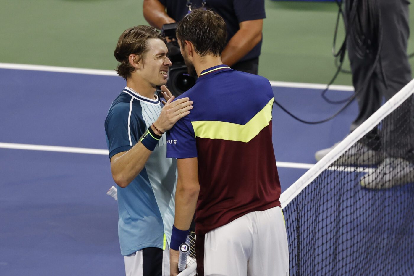 Who will win the de minaur vs medvedev prediction? Our in-depth match preview helps you understand all the crucial factors before placing your bet.