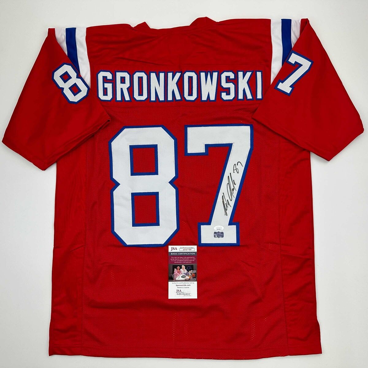 How much is a signed Gronk jersey worth? Learn the main things that change its price.